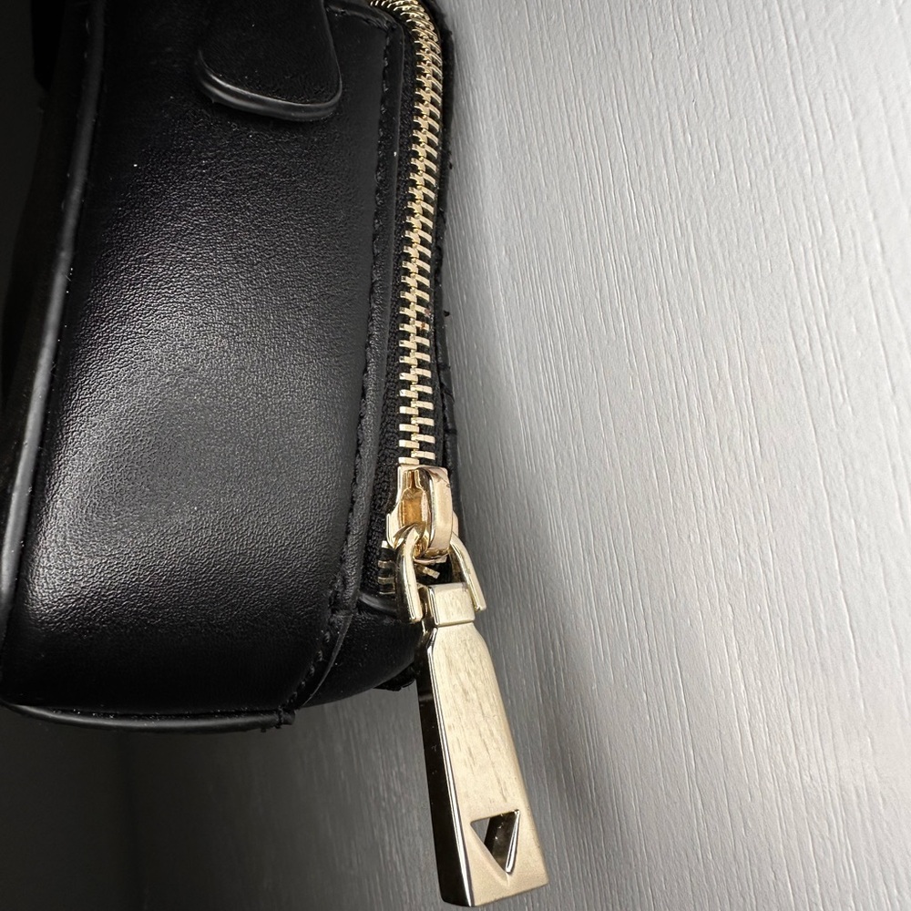 Guess Purse - Picture 5 of 6